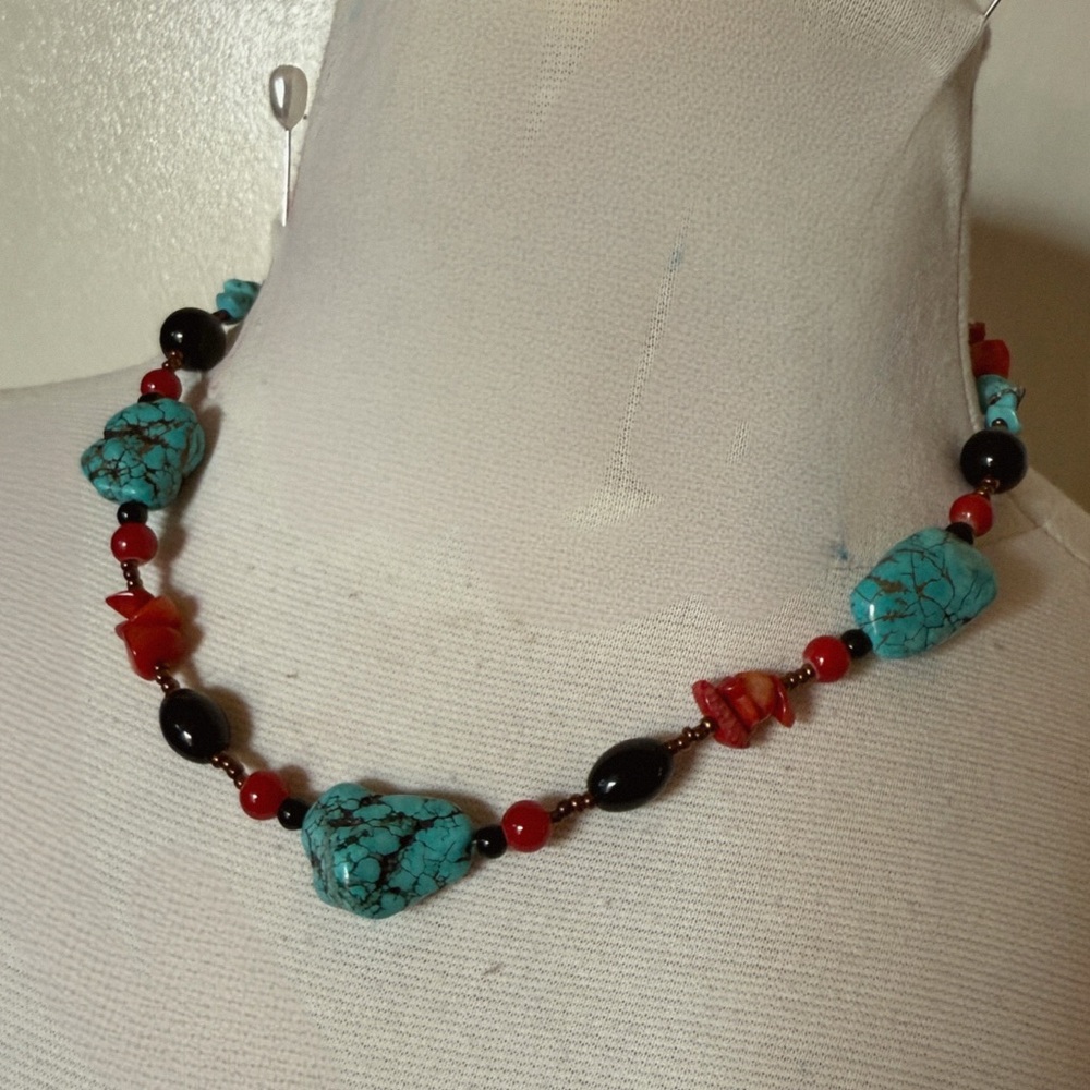 Turquoise Multi Stone and Shell beaded tone color multicolor choker necklace